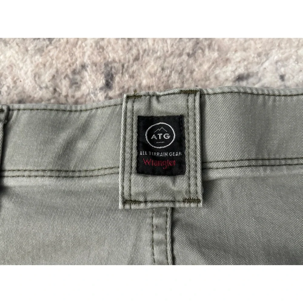 WRANGLER ATG All Terrain Gear Relaxed Cargo Pant Size 34x31 Green Hiking Outdoor